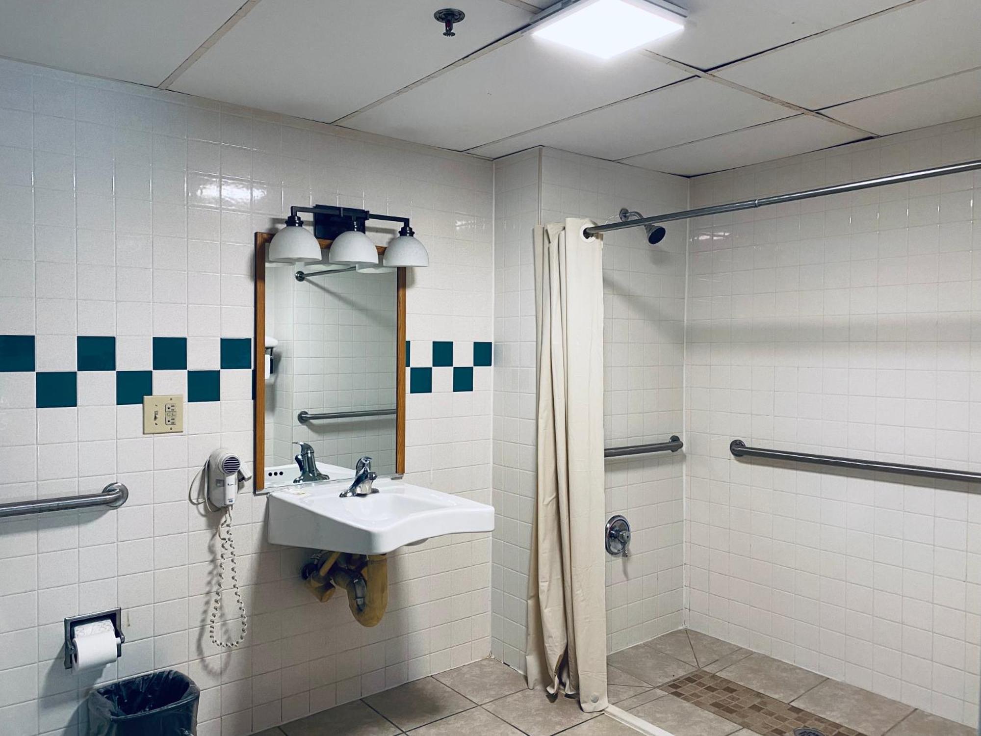 Excel Inn & Suites 弗雷德里克斯堡 外观 照片